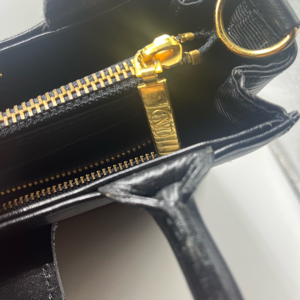 Valentino Garavani Black Leather handbag. Vintage - Picture 9 of 13